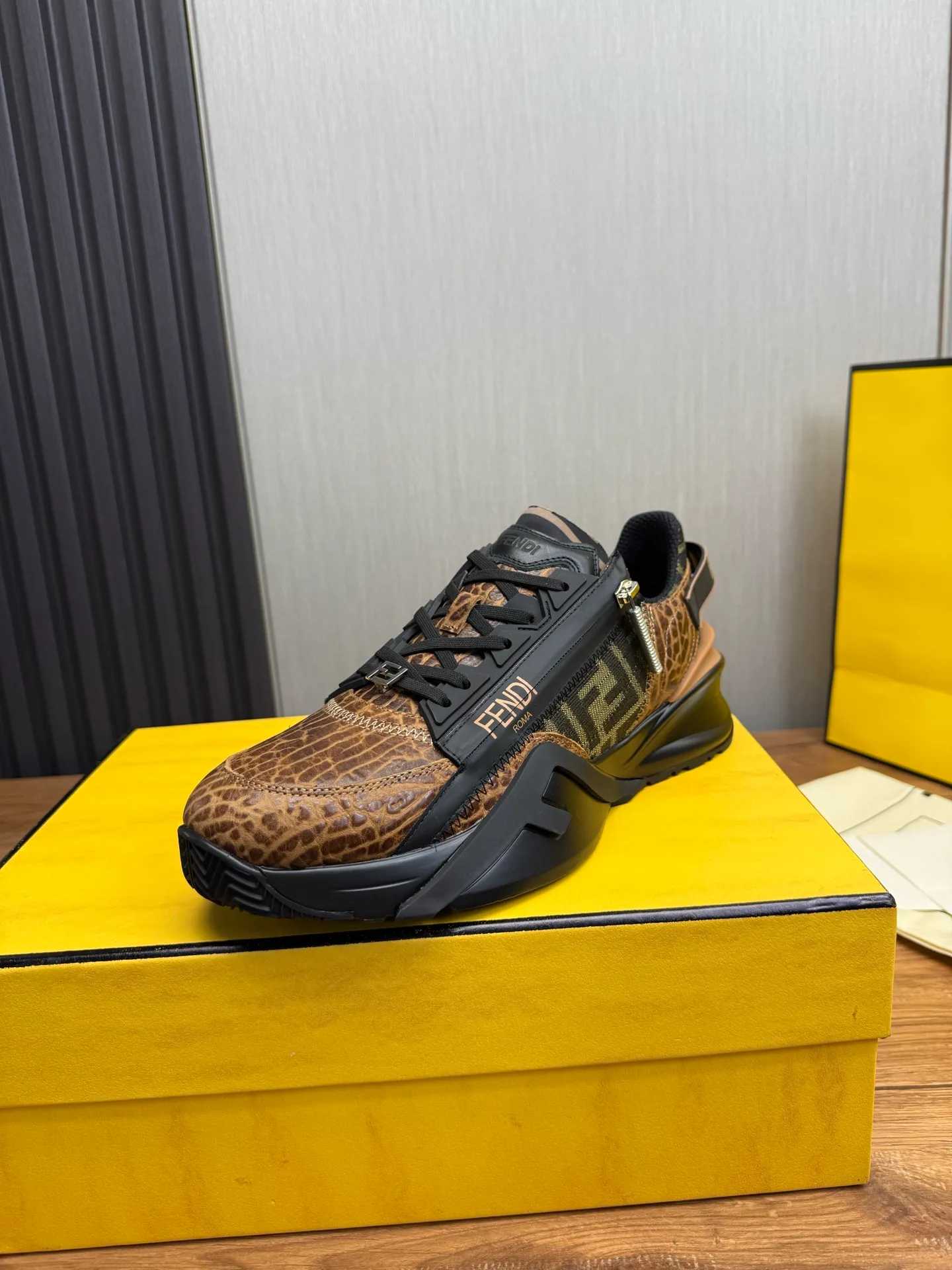 Men's men's shoes 💰620💰 Fendi [Fendi] hot style is on the market 🔥Fashionable casual men's shoes 🔱 Made of original brand fly-knit fabric. Original cowhide + breathable mesh lining + sheepskin feet, perfect shape, top quality, you deserve it 🔜Original rubber outsole, ultra-light, non-slip and wear-resistant 👣 Standard size 38-44